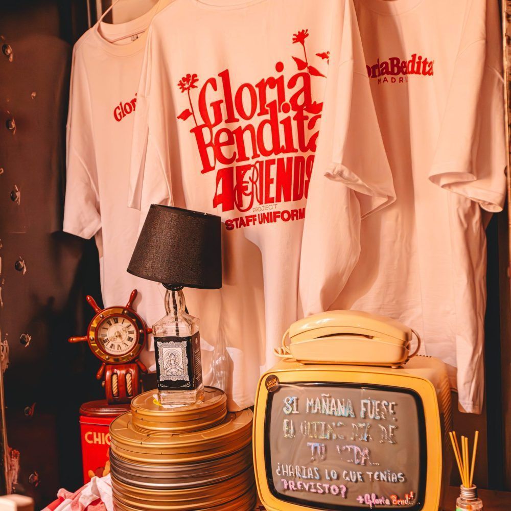 Merchandising: camisetas Gloria Bendita